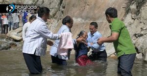 A pesar de las restricciones, las iglesias en China evangelizan y bautizan