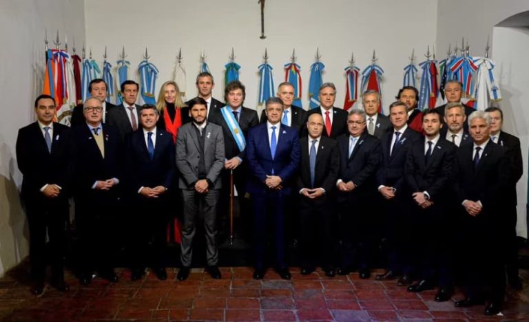 Milei-firmo-el-Pacto-de-Mayo-junto-a-18-gobernadores-1